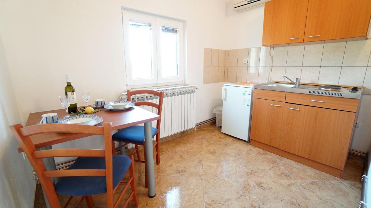 Apartments Kata Gornji Karin Exterior foto