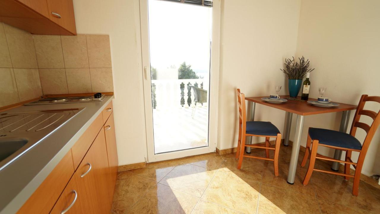 Apartments Kata Gornji Karin Exterior foto